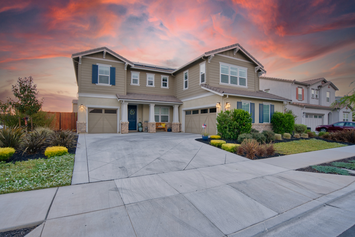 1343 Black Hawk Dr